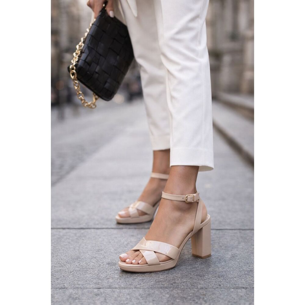 Chinese Laundry Women's Vegan Leather Strappy Block Sandal Nude 10